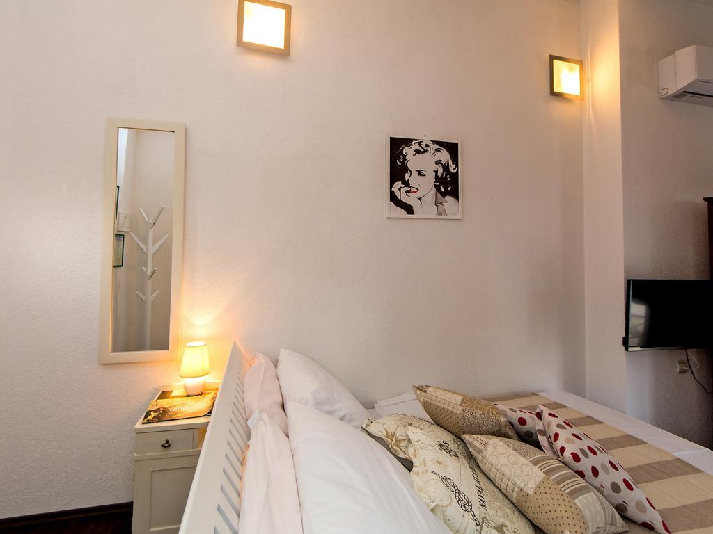 Studios Slaven Plano Quarto foto