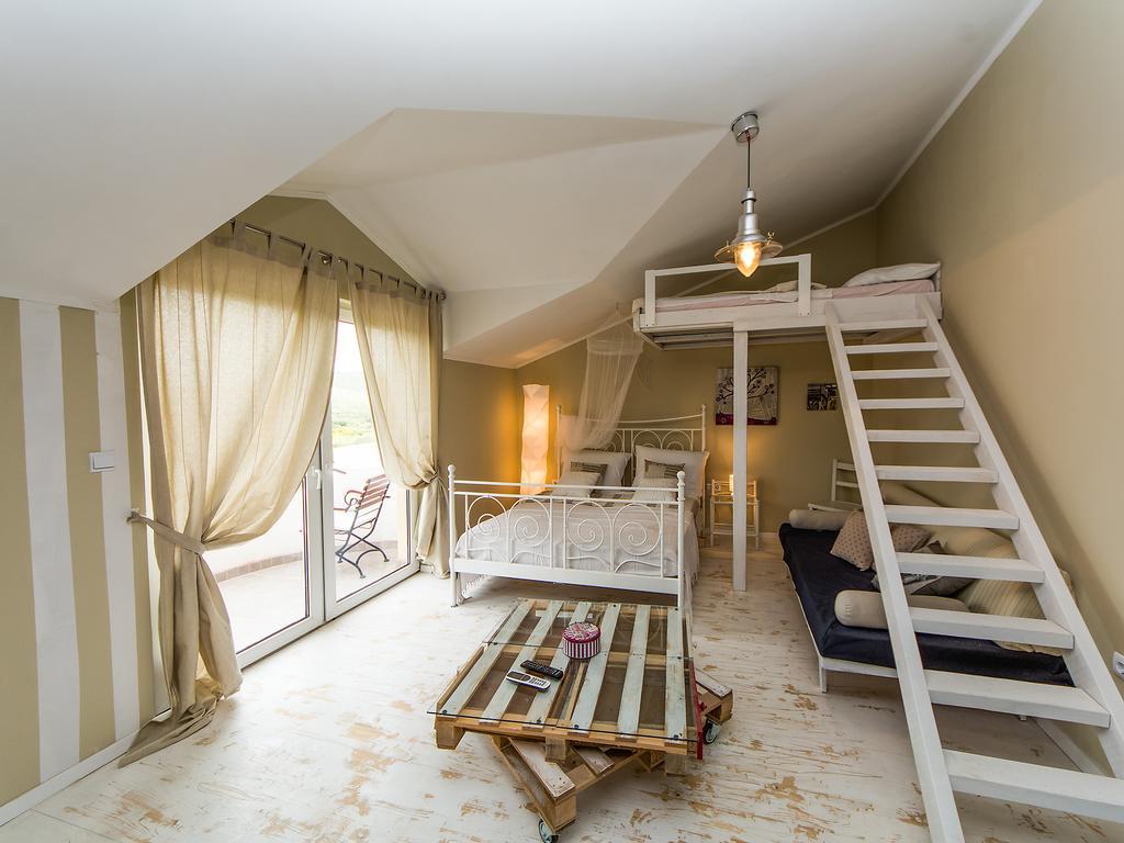 Studios Slaven Plano Quarto foto
